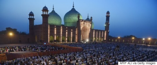 Worshippers gather at Lahore's historic Badshahi Mosque on April 25, 2015.